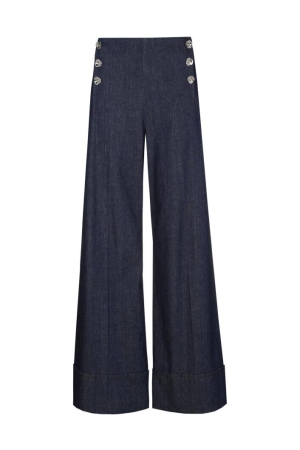 Caroline Biss Jean